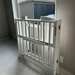 カトージ　ベビーベッド　60cm×90cmの画像