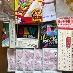 日用品いろいろ　ティッシュ、クリスマスシール他の画像