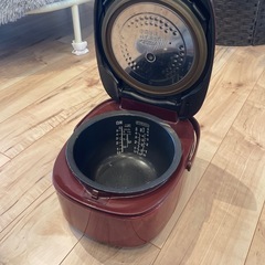 TOSHIBA 炊飯器 RC-10VRJの画像