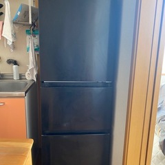 本商品は、昨年および今年に購入した冷蔵庫、電子レンジ、オーブン、IH調理器を含むブラックカラーの一式です。の画像