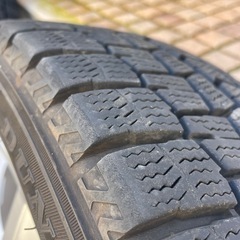 15インチスタッドレスタイヤ溝6山4本の画像
