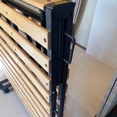 ナチュラルカラーのスノコ折りたたみベッド
の画像