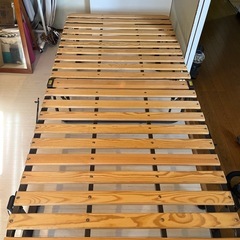 ナチュラルカラーのスノコ折りたたみベッド
の画像
