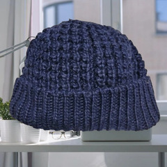 未使用に近い・ユニクロ製・濃紺・ネイビー ニット帽・フリーサイズの画像