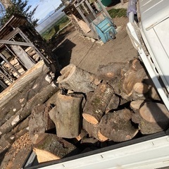 コロ薪(桜樫欅軽トラ満杯)の画像
