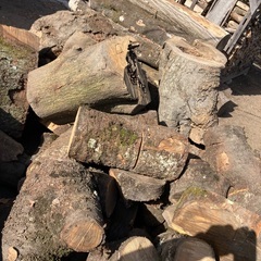 コロ薪(桜樫欅軽トラ満杯)の画像