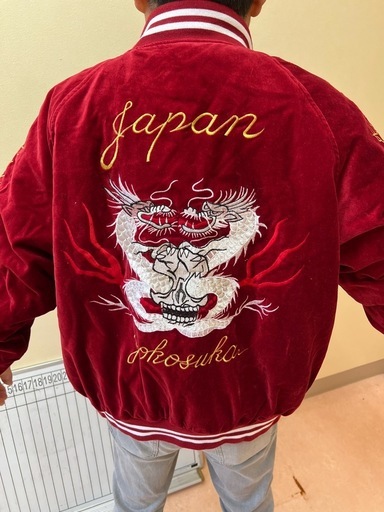 刺繍入り　ベロアスカジャン