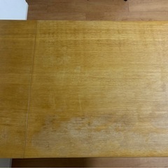 木製ダイニングテーブルの画像