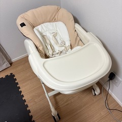 コンビ　Combi ハイローチェア　テーブル付き
の画像