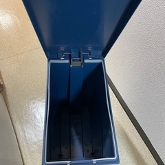 ペダル付きゴミ箱の画像