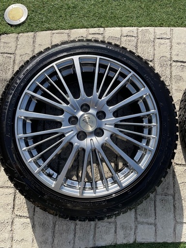 スタッドレスタイヤ　ハイフライ 215/45R17　プリウス30  
