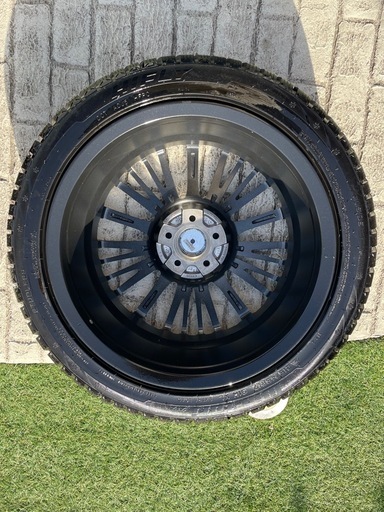 スタッドレスタイヤ　ハイフライ 215/45R17　プリウス30  