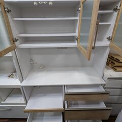  キッチン家具 食器棚 ベージュの画像