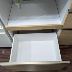 キッチン家具 食器棚 ベージュの画像