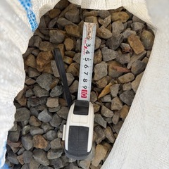 お譲り先決定！砕石（砂利）無料でお譲りします｜土嚢袋入りの画像