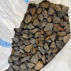 お譲り先決定！砕石（砂利）無料でお譲りします｜土嚢袋入りの画像