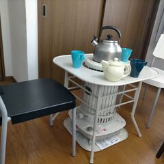 使用回数３回　対流形石油ストーブ＆専用テーブルセット！　説明書付きの画像