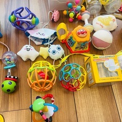 ベビー用品 まとめて 授乳クッション おもちゃ 搾乳器 エールベベの画像