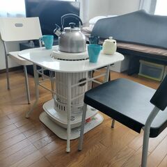 使用回数３回　対流形石油ストーブ＆専用テーブルセット！　説明書付きの画像