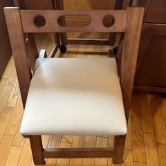 机、椅子の画像