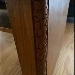 彫刻テーブルの画像