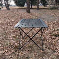 折りたたみキャンプテーブル Qualz ロールトップテーブルの画像