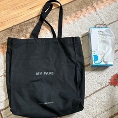 黒トートバッグの画像