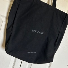 黒トートバッグの画像