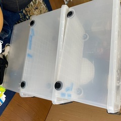 クリアボックスキャスター付き　３つの画像