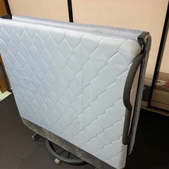 【譲ります】折りたたみベッドの画像