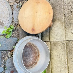 鉄釜と木製蓋の画像