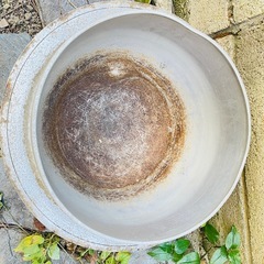 鉄釜と木製蓋の画像