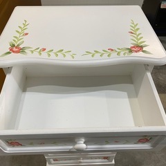 12月は毎日営業中‼️ ロココ調　チェストの画像