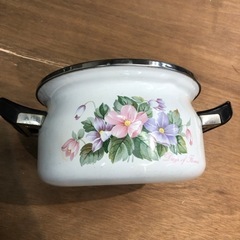 ホーロー鍋の画像