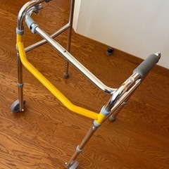 小児〜低身長用歩行器の画像