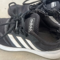 パンプス　スニーカーの画像