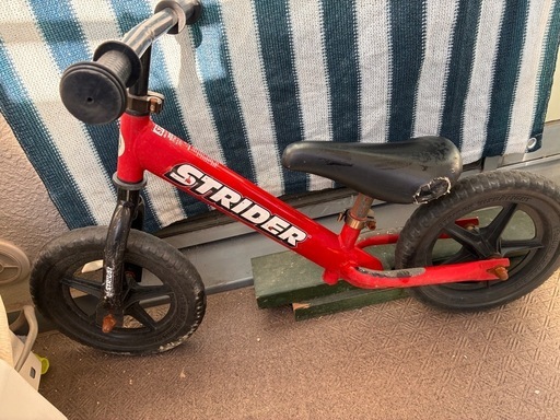 STRIDER ストライダー RED レッド バランスバイク (トーマス) 高槻市の
