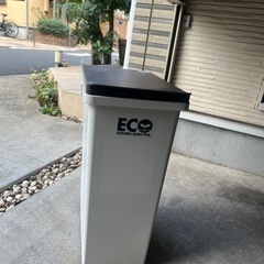 蓋付き　20リットルゴミ箱の画像