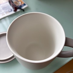 新品　　フランフランの白の蓋付きマグカップの画像