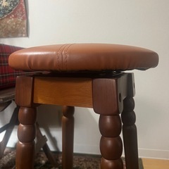 回転式 木製スツールの画像