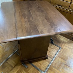 karimoku引き出し付きテーブルの画像