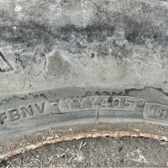 エルフ🛻のタイヤ🛞２本ですの画像