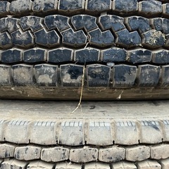 エルフ🛻のタイヤ🛞２本ですの画像