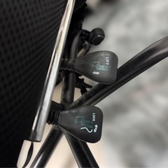 ブラック ゲーミングチェア 人間工学デザインの画像