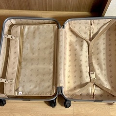 スーツケースの画像