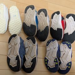 (追加しました)瞬足スニーカー　上履きセットの画像