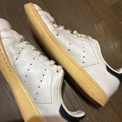 adidasスニーカーの画像