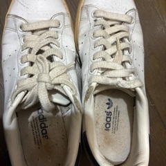 adidasスニーカーの画像