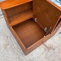 カリモク  コーナーチェア  小物入れアリ！の画像