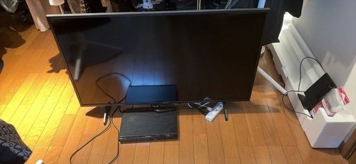 ほぼ新品　2025年式　シャープ　43v 保証書あり　新品パナソニックDVDプレーヤー付き